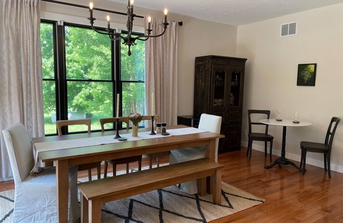 Culver House | Pine Haus: 4-bedroom house in tranquil Culver with cool AC