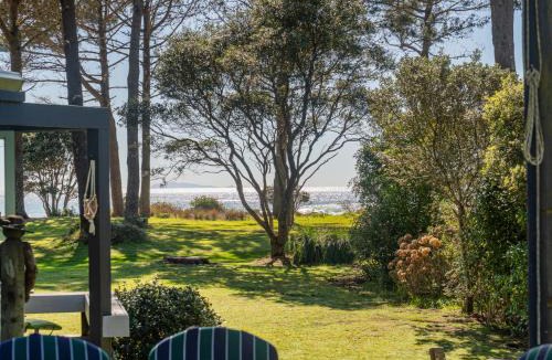 Matarangi House | Pine Haven - Matarangi Holiday Home