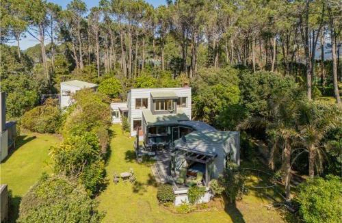 Matarangi House | Pine Haven - Matarangi Holiday Home