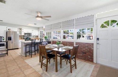 Bearss Plaza House | Pine Hill & Chill
