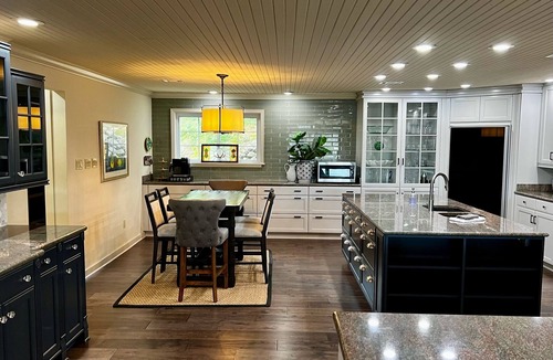 Lake Hamilton House | Pine Hill Manor - Lakehouse | Boat Dock + Hot Tub