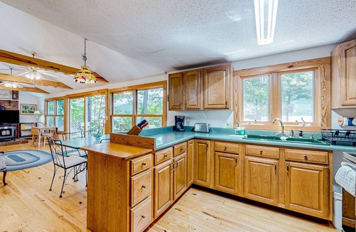 Silver Bay Cottage | Pine Knoll on Lake George | Cottage with direct lake & private dock access