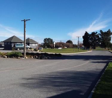 Kaiapoi Hotel | Pine Lake View Lodge