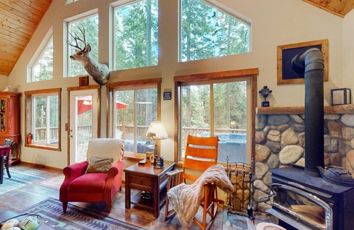 Roslyn Ridge House | Pine-Loch Sun Retreat