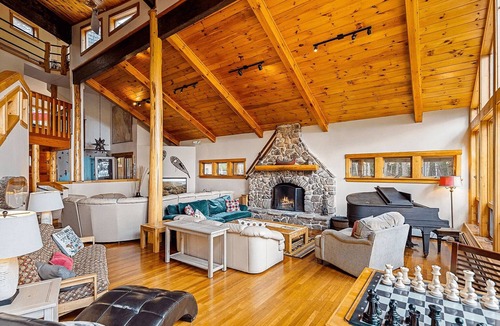 Northport House | Pine Lodge 11BR: Sleeps 34 - Group Getaway