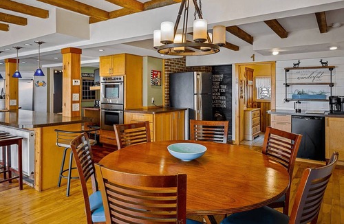 Northport House | Pine Lodge 11BR: Sleeps 34 - Group Getaway