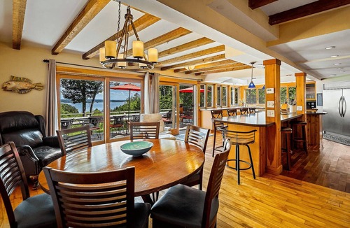 Northport House | Pine Lodge 11BR: Sleeps 34 - Group Getaway
