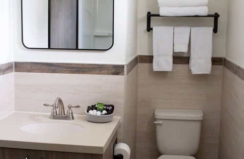 Encampment Hotel | Pine Lodge