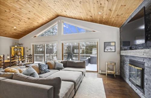 Stowe Hollow House | Pine Lodge