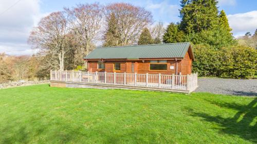 Blairgowrie Ski Chalet | Pine Marten Lodge with Hot Tub