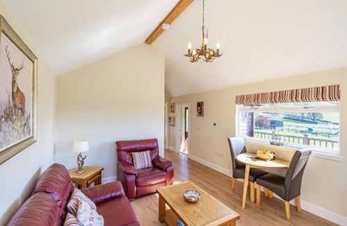 Blairgowrie Ski Chalet | Pine Marten Lodge with Hot Tub