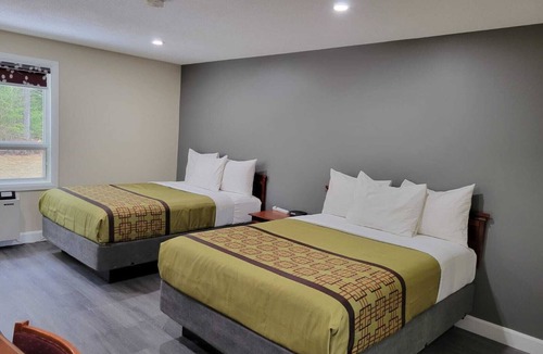 Laurentian Hills Hotel | Pine Motel