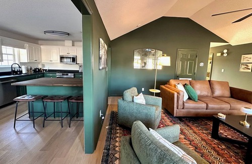 Valdosta House | Pine&Palm: 4BR/4BA+4TVs+GameRm+Firepit+Fence+PETS