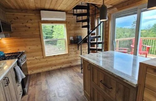 Tyendinaga Cabin | Pine Peak - Your Country Escape