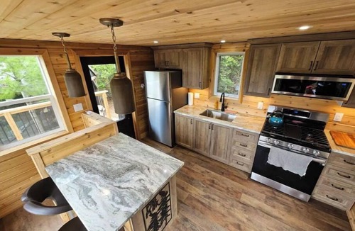 Tyendinaga Cabin | Pine Peak - Your Country Escape