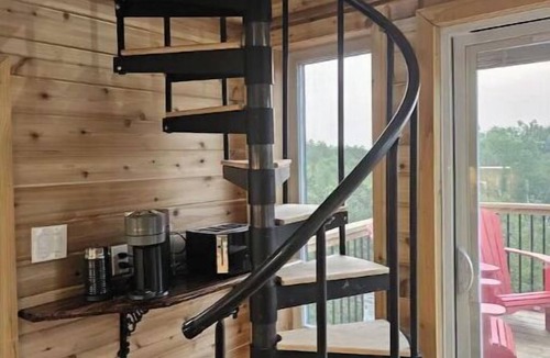 Tyendinaga Cabin | Pine Peak - Your Country Escape