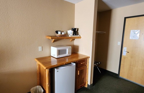 Crosslake Hotel | Pine Peaks Lodge & Suites