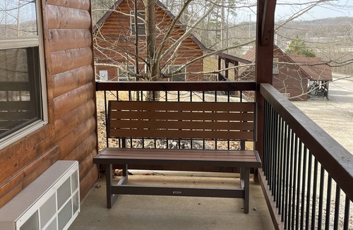 Van Buren Cabin | Pine Perfect Cabin on the edge of town only 1/2 mile from Current River!