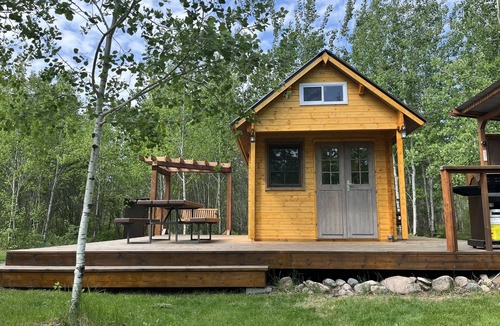 Marchand Cabin | Pine Place with Dome, Solar off-grid, Sauna & Pool