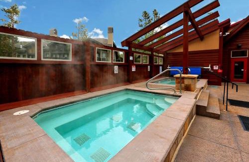 Four O'Clock Apartment | Pine Ridge 15A condo