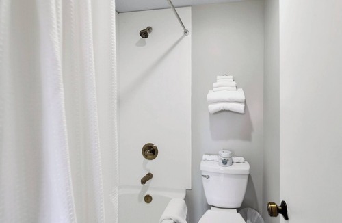 Hill City Hotel | Pine Top Convenience