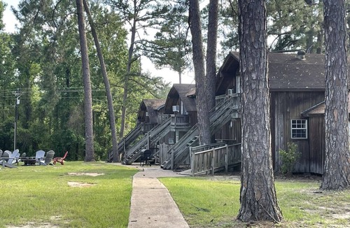 Woden Cabin | Pine Tree Cabin at Tall Timbers Retreat! Sleeps 13