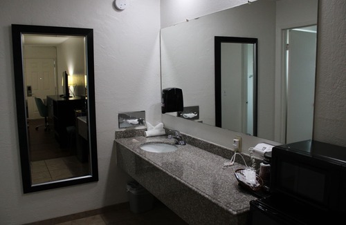 City Center Medford Hotel | Pine Tree Inn