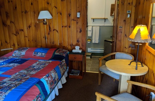 Chestertown Hotel | Pine Tree Motel & Cabins