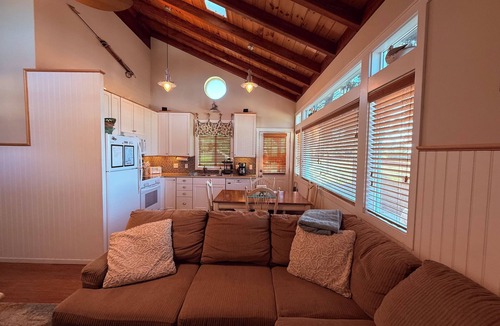 Bodega Bay House | PINE VIEW BUNGALOW - JANUARY DATES AVAILABLE! PET FRIENDLY, HOT TUB
