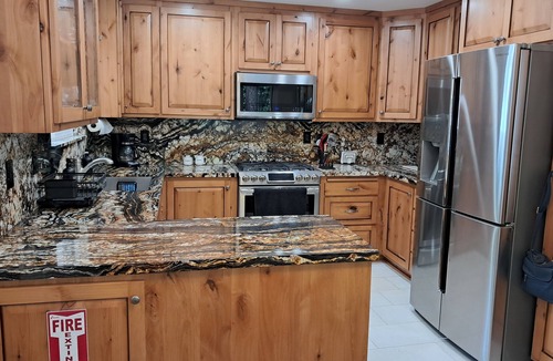 Apple Hill House | Pine View Paradise, comfy retreat w/stunning views, 10 mins. to Jenkinson Lake!
