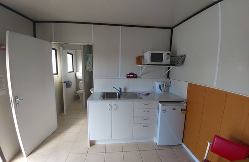 Kaiapoi Hotel | Pineacres Motel and Park