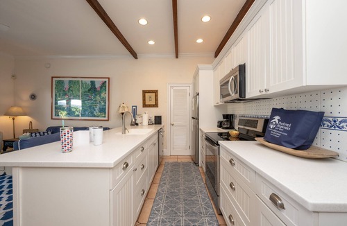 Downtown Cottage | PINEAPPLE COTTAGE, 2BR/2BA-Pvt Pool, 1/2 block to Duval