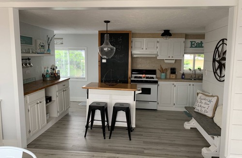 Key Largo Village House | PINEAPPLE HOUSE- JAN 2026, Mid MAR-APR 2026 AVAILABLE- Waterfront- Private Beach