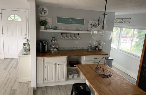 Key Largo Village House | PINEAPPLE HOUSE- JAN 2026, Mid MAR-APR 2026 AVAILABLE- Waterfront- Private Beach