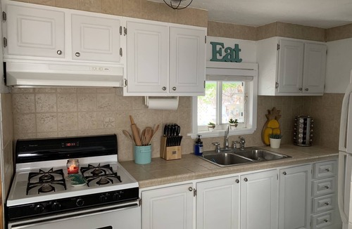 Key Largo Village House | PINEAPPLE HOUSE- JAN 2026, Mid MAR-APR 2026 AVAILABLE- Waterfront- Private Beach