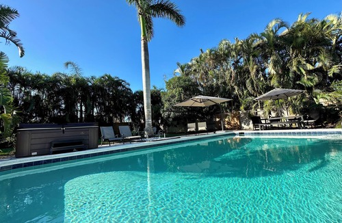 Sarasota House | Pineapple House - near beaches - private SOUTH facing POOL & HOT TUB - walkable