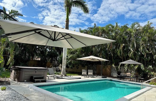 Sarasota House | Pineapple House - near beaches - private SOUTH facing POOL & HOT TUB - walkable
