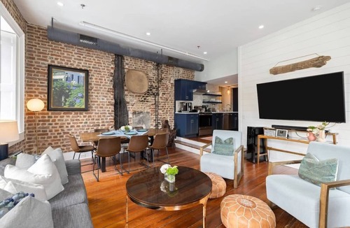 French Quarter House | Pineapple Pad | Spacious 4BR Historic District!