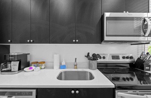 Gillespie Park House | Pineapple Paradise - 2 Units - 13 min to Beach