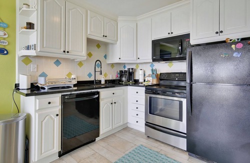 Galveston Condo | Pineapple Paradise by Ryson Vacation Rentals