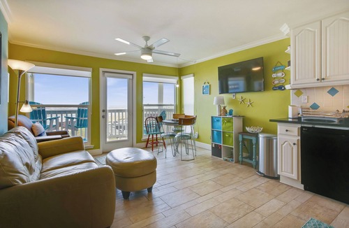 Galveston Condo | Pineapple Paradise by Ryson Vacation Rentals