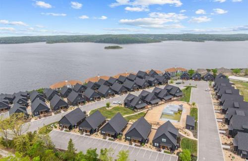 Hollister House | Pineapple Pointe - Stay for 20