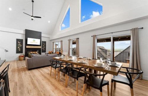 Hollister House | Pineapple Pointe - Stay for 20