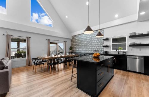 Hollister House | Pineapple Pointe - Stay for 20