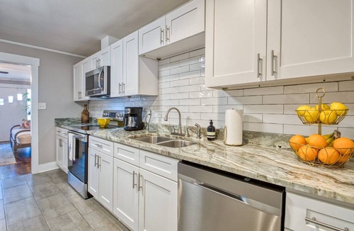 Thunderbolt House | Pineapplefish in Thunderbolt