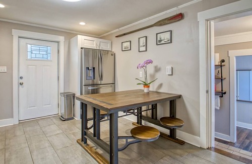 Thunderbolt House | Pineapplefish in Thunderbolt