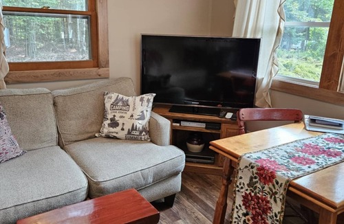 Long Lake Cabin | Pinecone 2-bedroom cabin, Raquette Lake