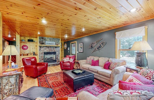 Sunday River Area Ski Chalet | Pinecone Lodge