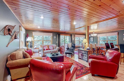 Sunday River Area Ski Chalet | Pinecone Lodge