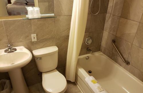 Penobsquis Hotel | Pinecone Motel